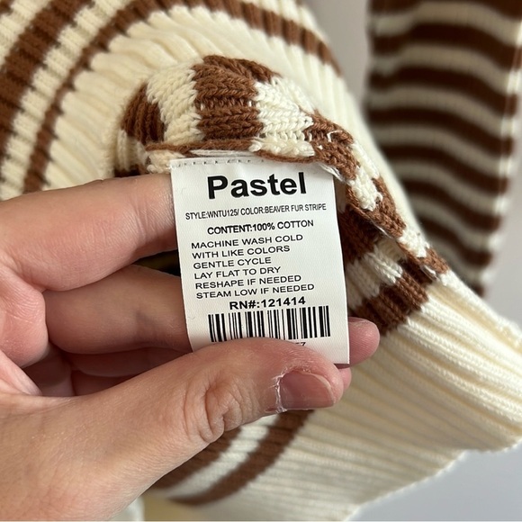 Pastel Brown and White Striped Turtleneck Sweater - Picture 3 of 5